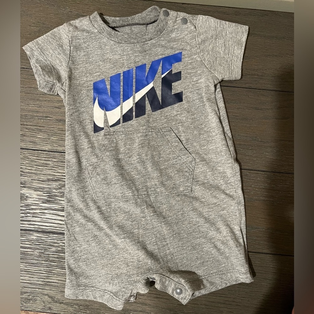 Nike onesie, 6mo, EUC
